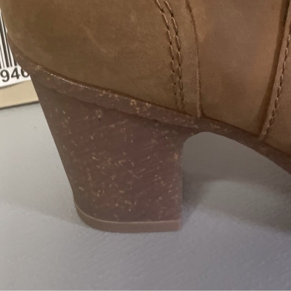 Clarks Sashlin Aleta Ankle Heel Boot - dark tan leather - New in box - Picture 6 of 11
